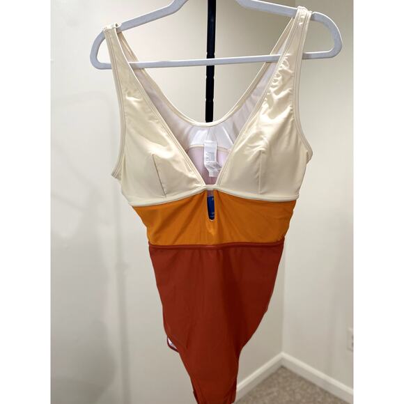 Cupshe Rose Colorblock Keyhole Cutout Swimsuit - Size XL - Picture 1 of 5